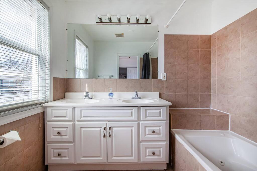 Relaxing, Spacious, Private, Walkable In Petworth! Washington Eksteriør bilde