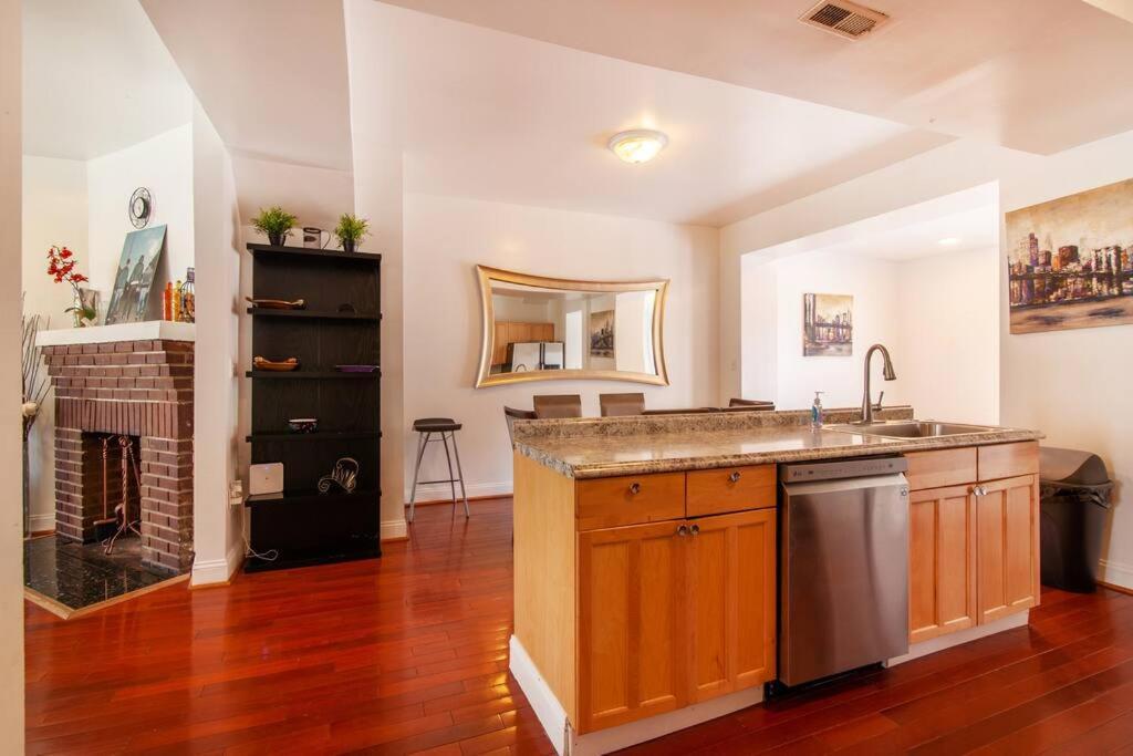 Relaxing, Spacious, Private, Walkable In Petworth! Washington Eksteriør bilde